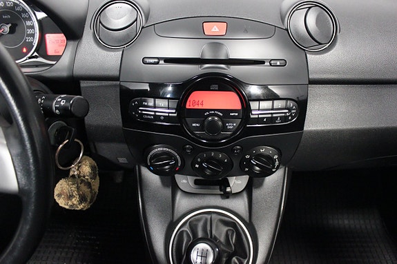 Mazda 2 16 of 19