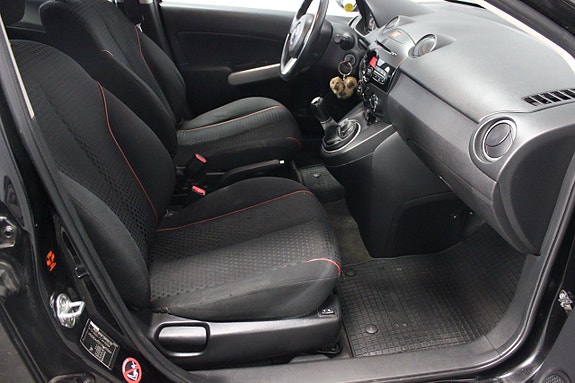 Mazda 2 9 of 19