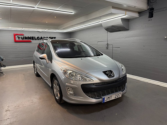 Peugeot 308 2 of 5