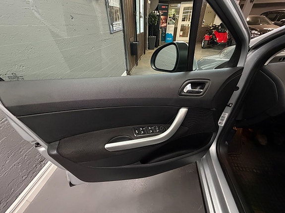 Peugeot 308 12 of 18