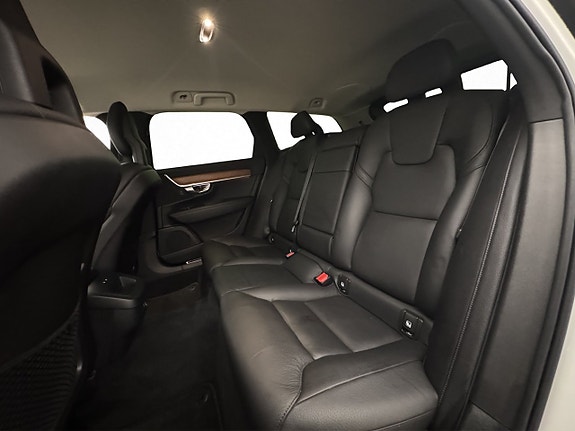 Volvo V90 30 of 30