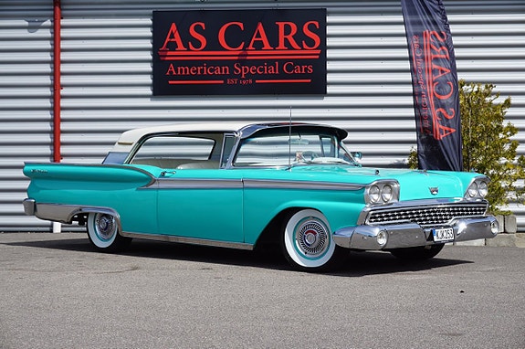 Ford Galaxie 2 of 5