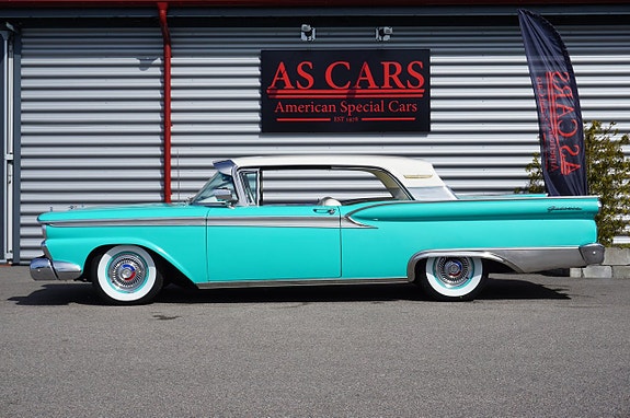 Ford Galaxie 4 of 5