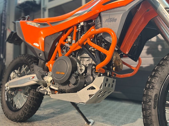 KTM 690 Enduro R 7 of 12