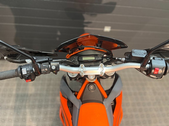 KTM 690 Enduro R 12 of 12