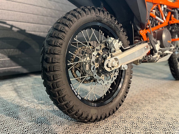 KTM 690 Enduro R 10 of 12