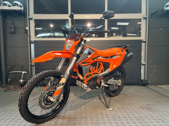 KTM 690 Enduro R 3 of 12