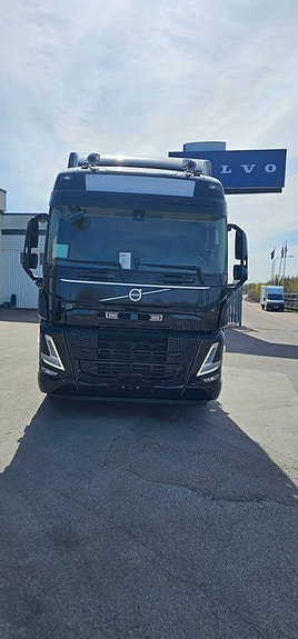 El kranväxlare Hiab Volvo FM 8x4 2 of 12