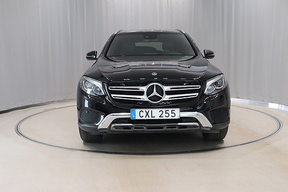Mercedes-Benz GLC220 d 2 of 5