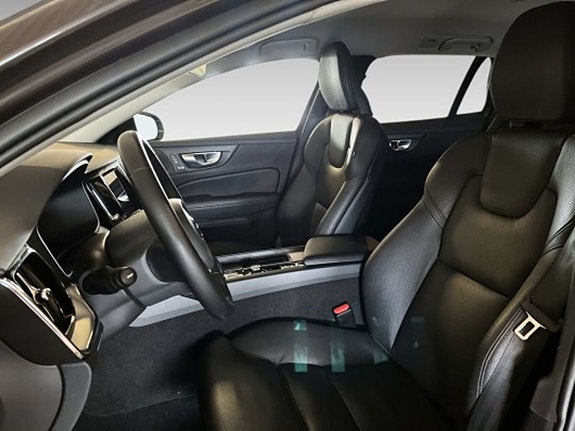 Volvo V60 Cross Country 10 of 17