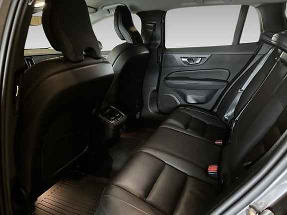 Volvo V60 Cross Country 13 of 17