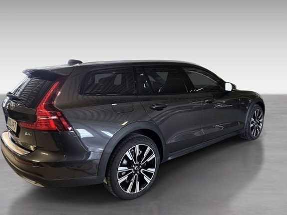 Volvo V60 Cross Country 6 of 17