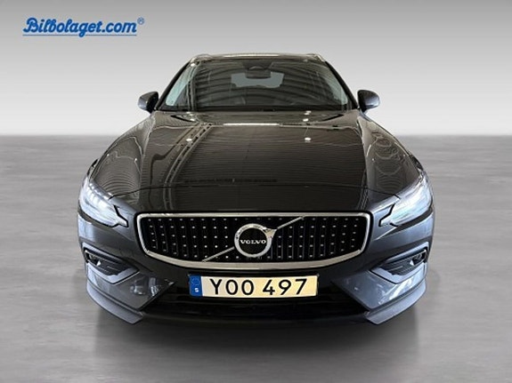 Volvo V60 Cross Country 3 of 5