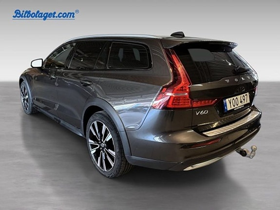 Volvo V60 Cross Country 8 of 17