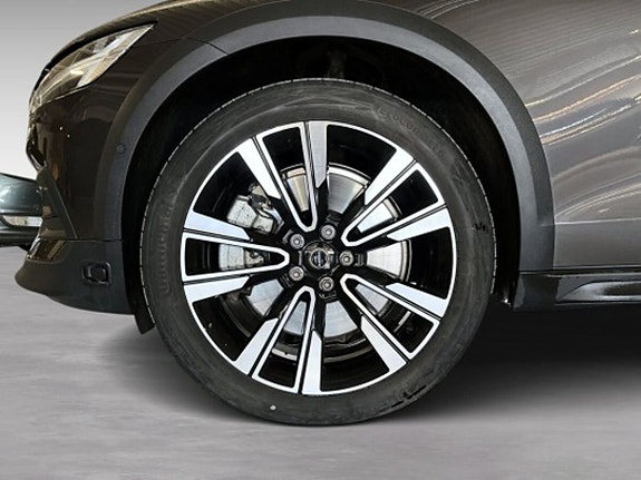Volvo V60 Cross Country 9 of 17