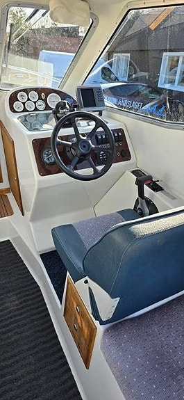 Silver Eagle 650 Cabin 1,7 L Mercuiser DTI diesel -07 3 of 11