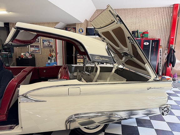 Ford Galaxie 15 of 27