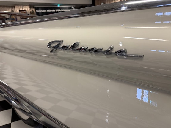 Ford Galaxie 6 of 27