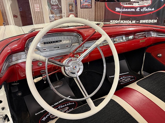 Ford Galaxie 20 of 27