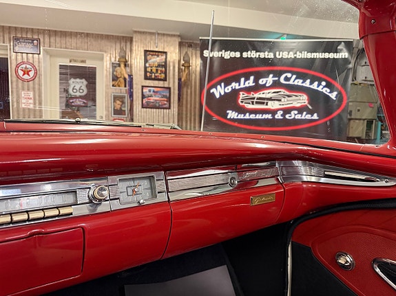Ford Galaxie 22 of 27