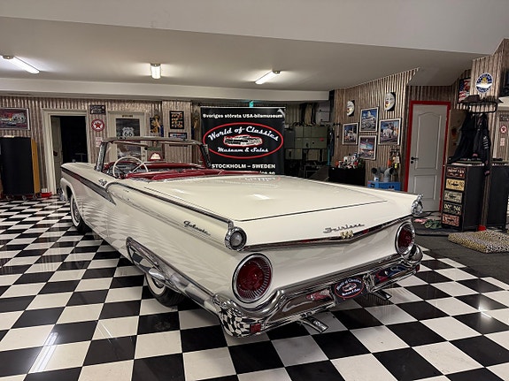 Ford Galaxie 2 of 27