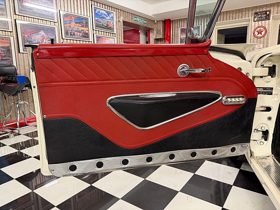 Ford Galaxie 18 of 27