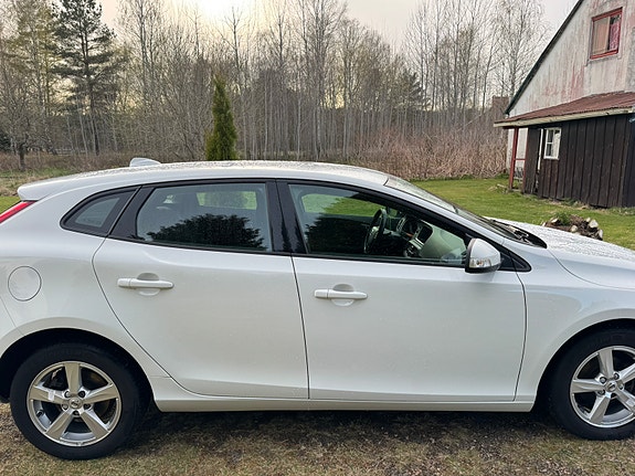 Volvo V40 3 of 7