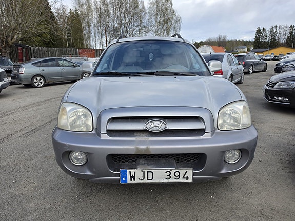 Hyundai Santa Fe 3 of 4