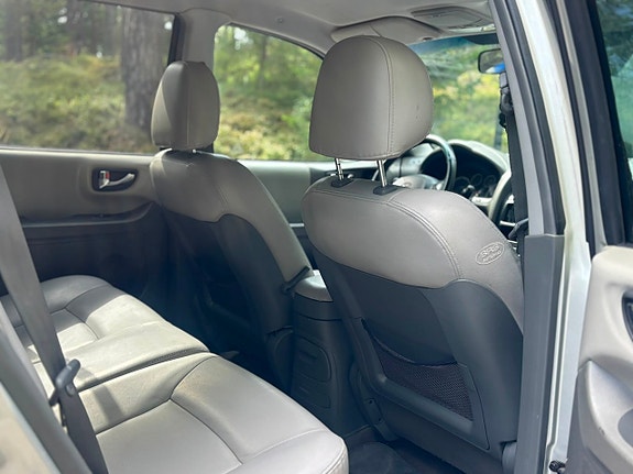 Hyundai Santa Fe 14 of 20