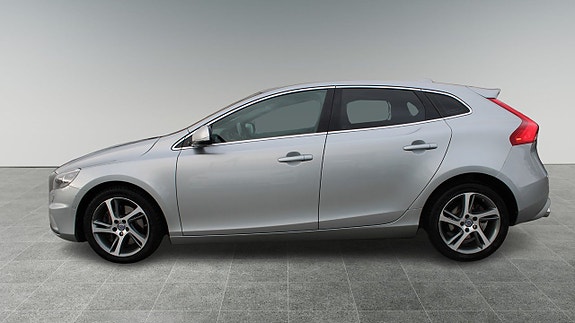 Volvo V40 2 of 11