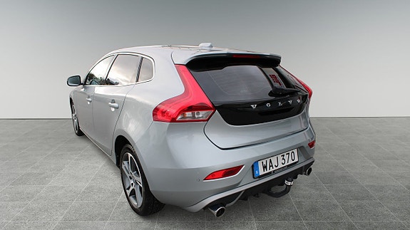 Volvo V40 3 of 11