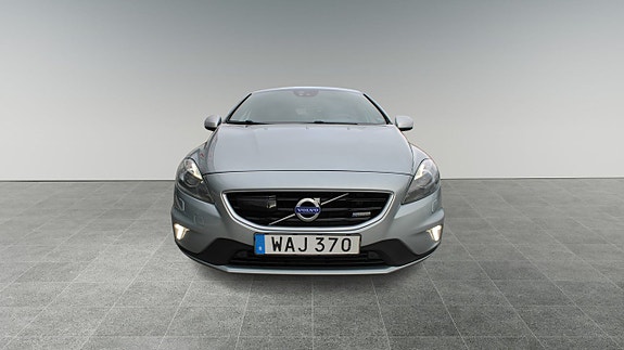 Volvo V40 4 of 11