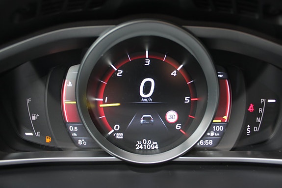 Volvo V40 9 of 11