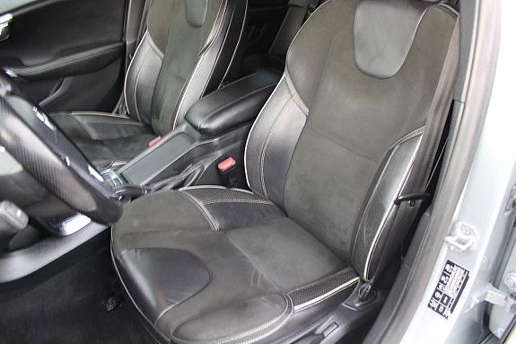 Volvo V40 7 of 11