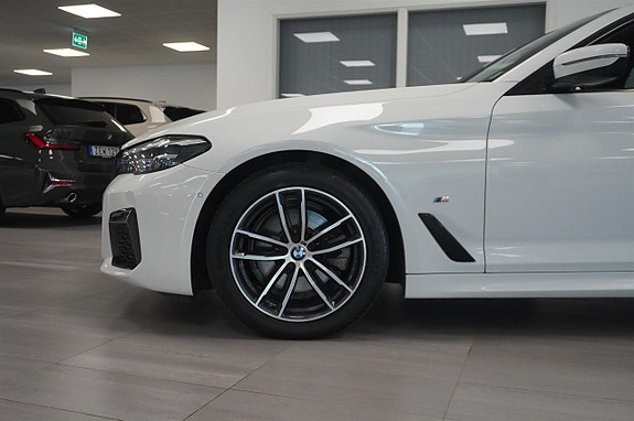 BMW 520d 3 of 5