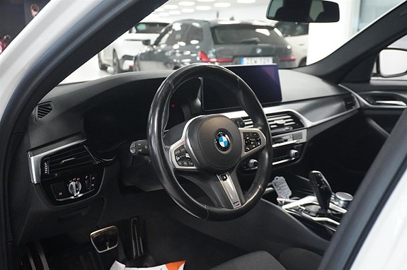 BMW 520d 4 of 5