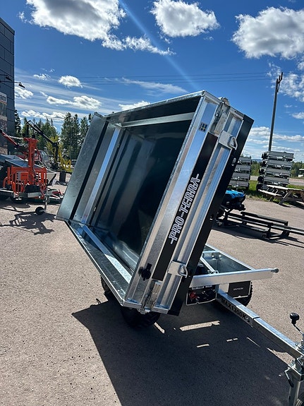 -- Pro-Terra TT1300H elhydrauliskt trevägstippande flakvagn *Köp online* 5 of 5