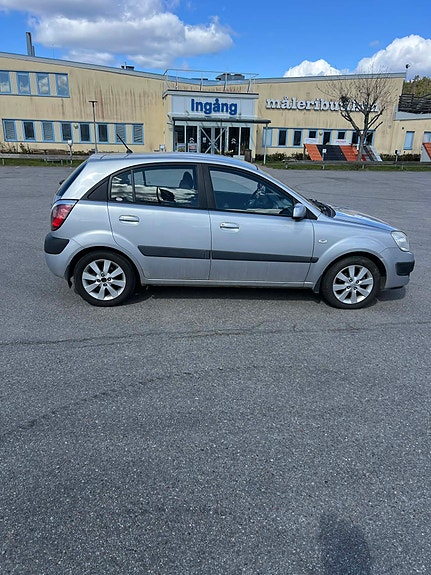 Kia Rio 7 of 8