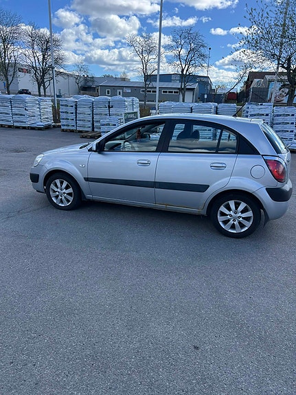 Kia Rio 8 of 8