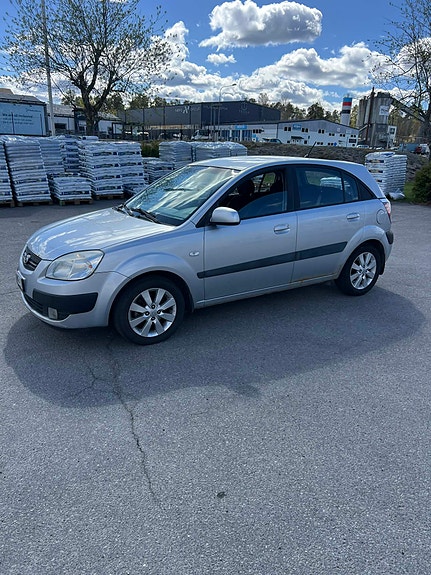 Kia Rio 6 of 8