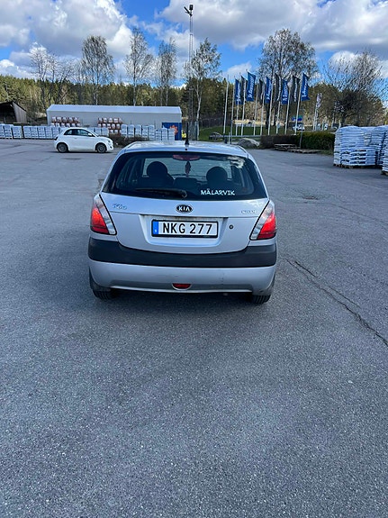 Kia Rio 5 of 8
