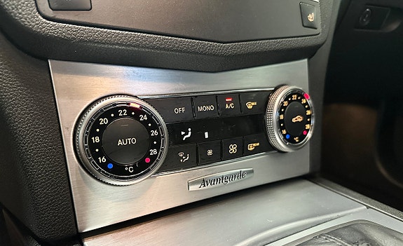 Mercedes-Benz C200 21 of 24
