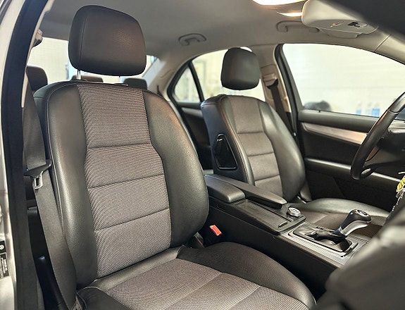 Mercedes-Benz C200 15 of 24