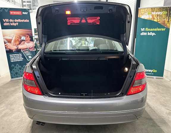Mercedes-Benz C200 24 of 24