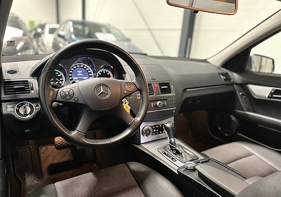 Mercedes-Benz C200 10 of 24