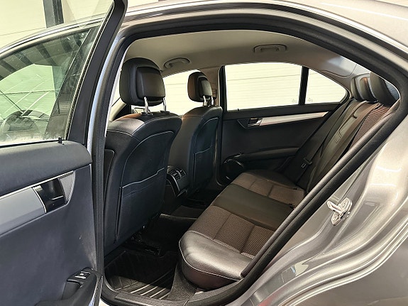 Mercedes-Benz C200 12 of 24
