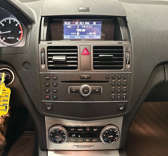 Mercedes-Benz C200 17 of 24