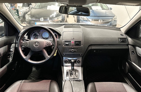 Mercedes-Benz C200 16 of 24