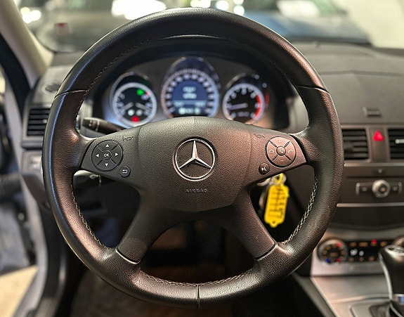 Mercedes-Benz C200 19 of 24