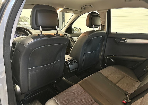Mercedes-Benz C200 13 of 24